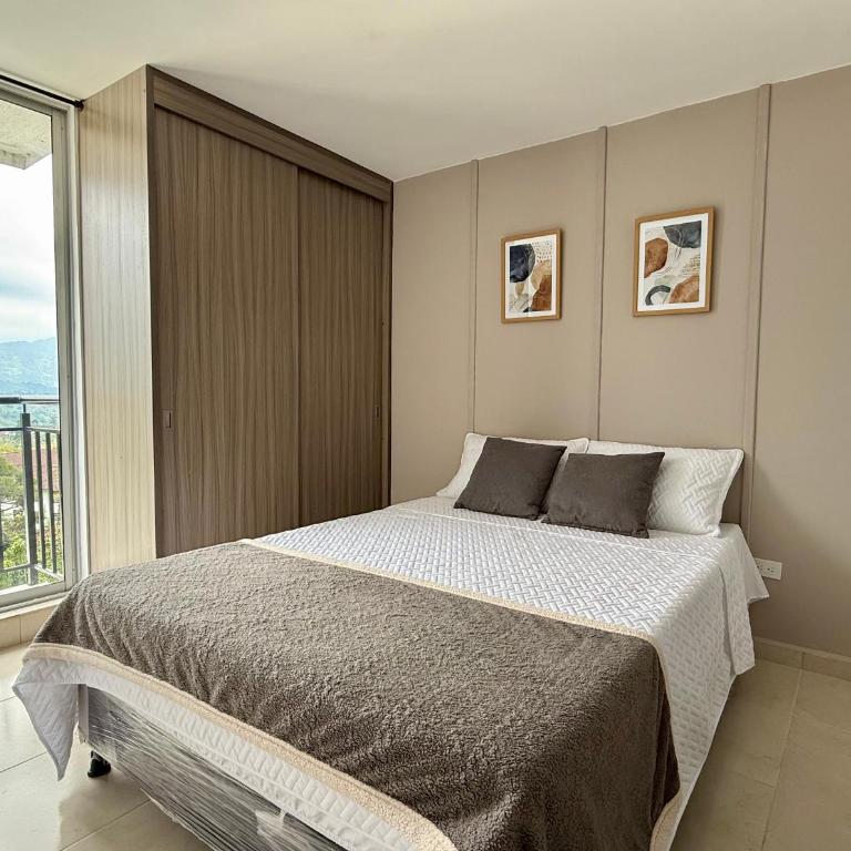 Acogedor Refugio Céntrico con Parking Privado - Apartamento de 2 dormitorios - 1
