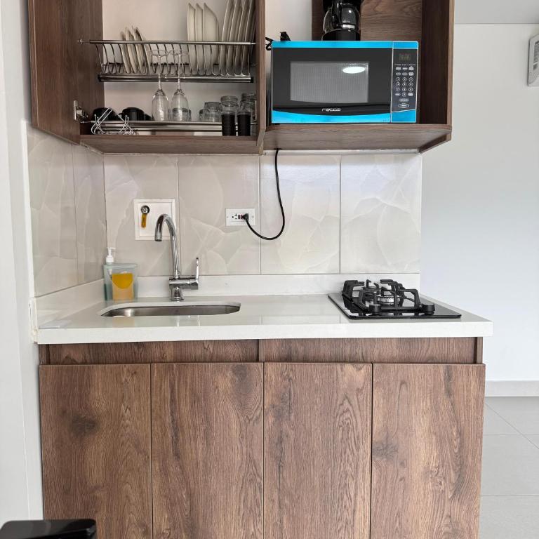 Lofts Medellin-Laureles - Deluxe One-Bedroom Apartment with City View - 7