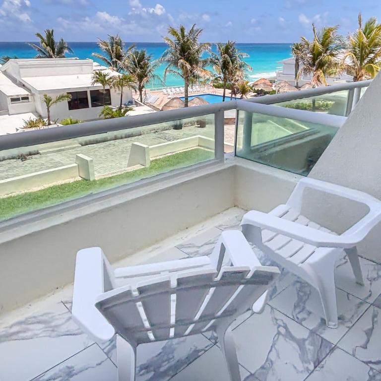 Brisas Shores Terrace Ocean View Beachfront Apartments 1 bedroom hotel zone - Apartment with View and Balcony - 7
