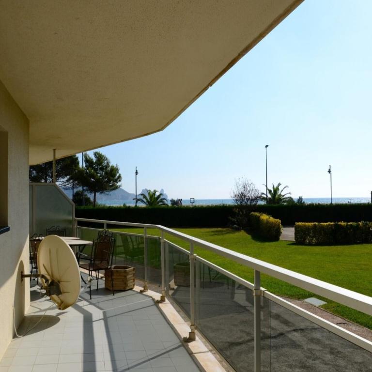 Apartment in Estartit by the Beach - Three-Bedroom Apartment - 16