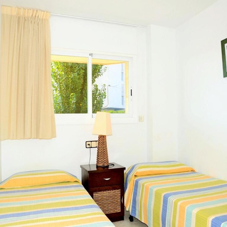 Apartment in Estartit by the Beach - Three-Bedroom Apartment - 13