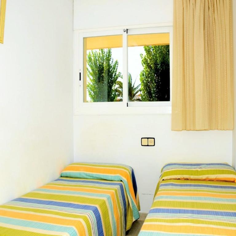 Apartment in Estartit by the Beach - Three-Bedroom Apartment - 12