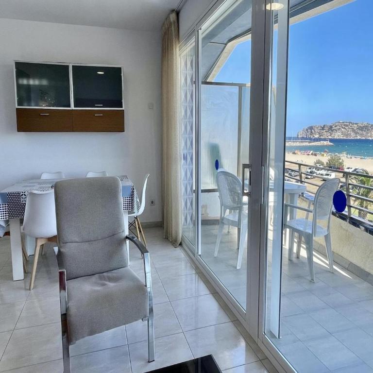 Apartment in Spain by the Sandy Beach - Two-Bedroom Apartment - 5