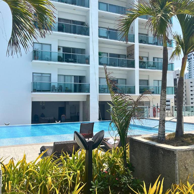 Chic Apartment Near It All - One-Bedroom Apartment with Balcony and Sea View - 34