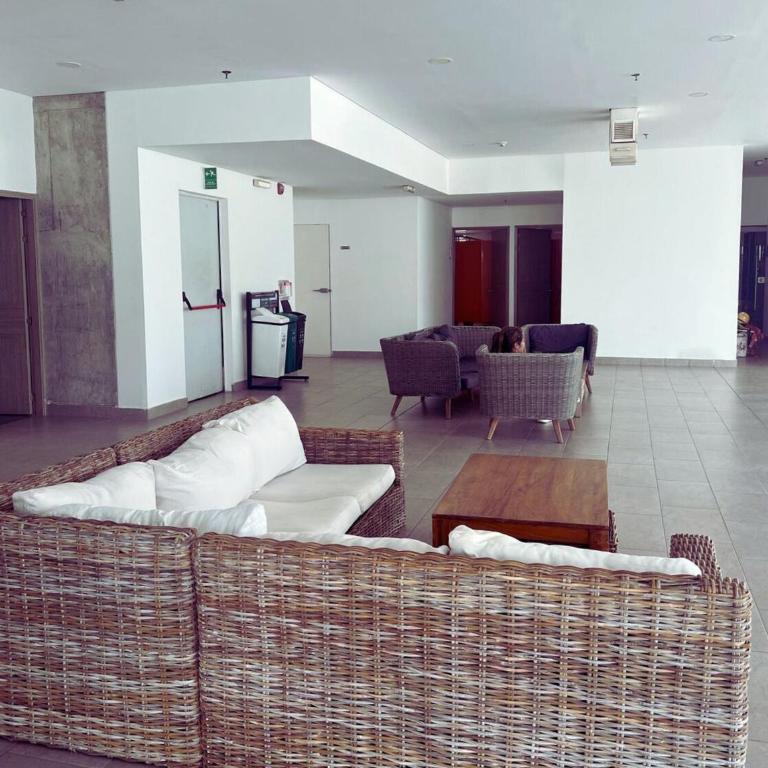 Chic Apartment Near It All - One-Bedroom Apartment with Balcony and Sea View - 43