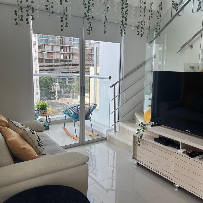 Charming Loft near the Beach - Deluxe One-Bedroom Apartment - 7