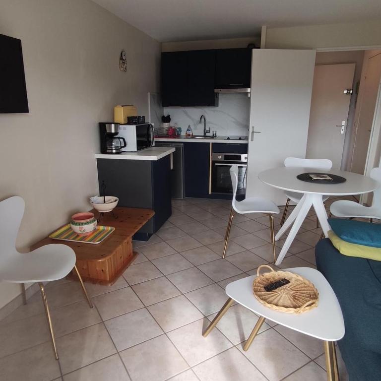 Bel appartement 2 pièces proche mer avec parking - FR-1-712-93 - Appartamento - 1