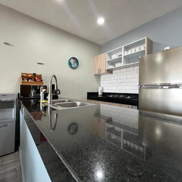 Luxe Modern-5 Star Area-Walk 2 Beach-Pool-View-King Bed - Superior Apartment - 23