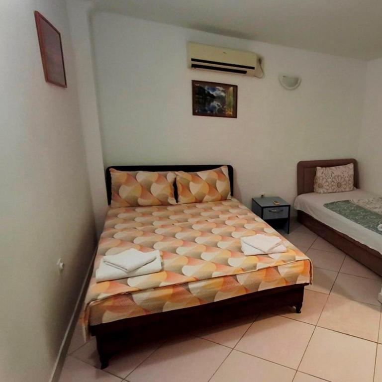 AS MONTENEGRO SUITES - Trokrevetna Soba sa Sopstvenim Kupatilom - 4