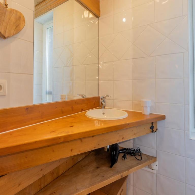 Lodge 4 Apartment 9- Snow and Trek - Morzine - Two-Bedroom Apartment with Terrace - 12