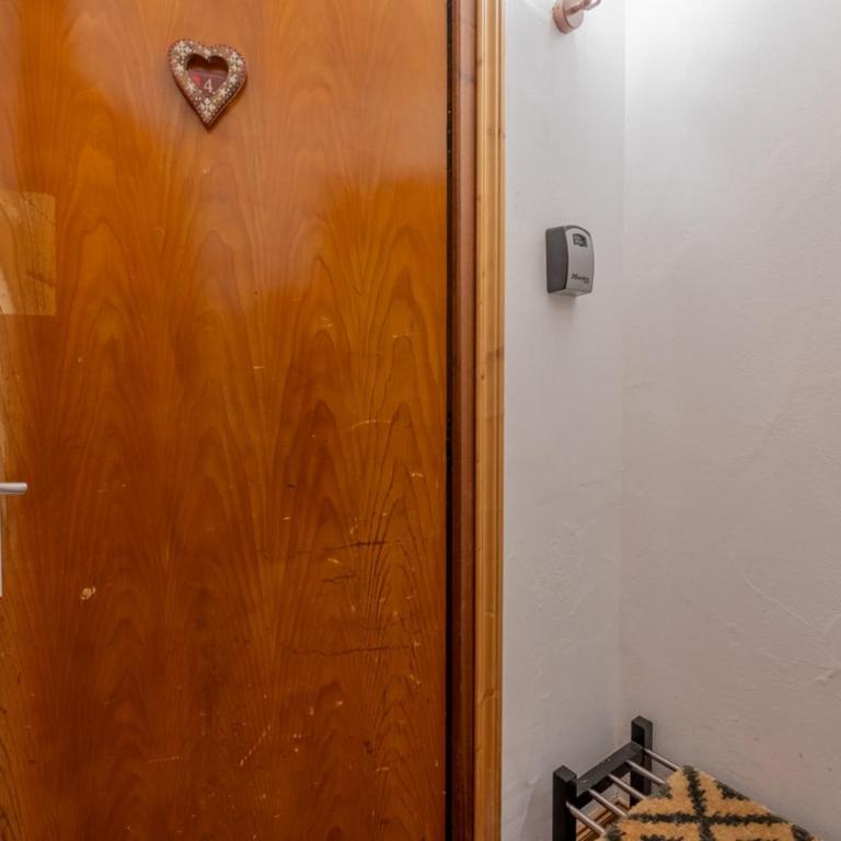 Lodge 4 Apartment 9- Snow and Trek - Morzine - Two-Bedroom Apartment with Terrace - 21