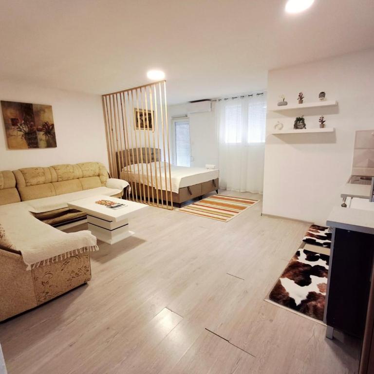 AS MONTENEGRO SUITES - Studio Apartment with King Bed - 3