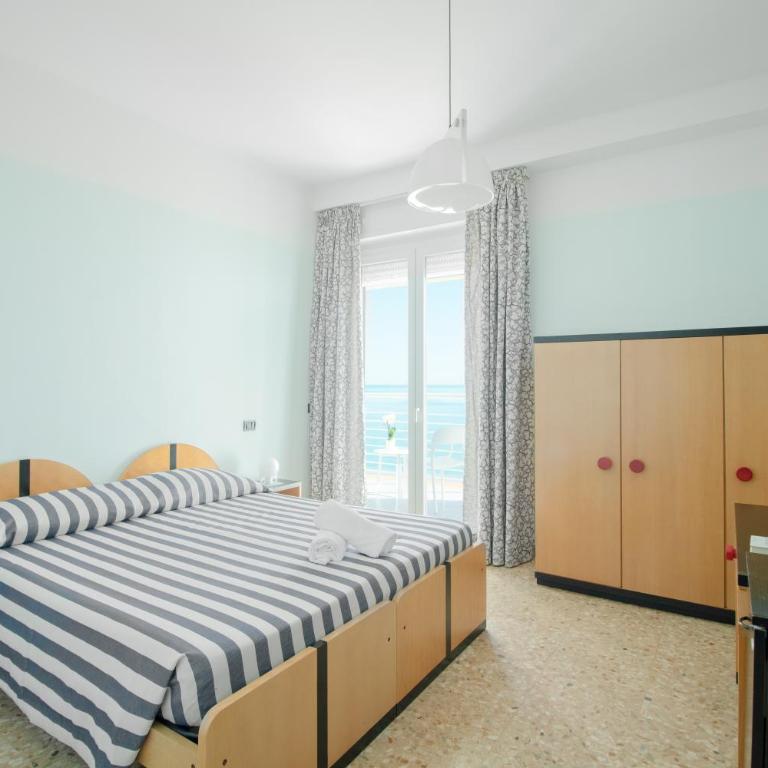 Hotel Marcelli - Camera Matrimoniale con Balcone e Vista Mare - 4