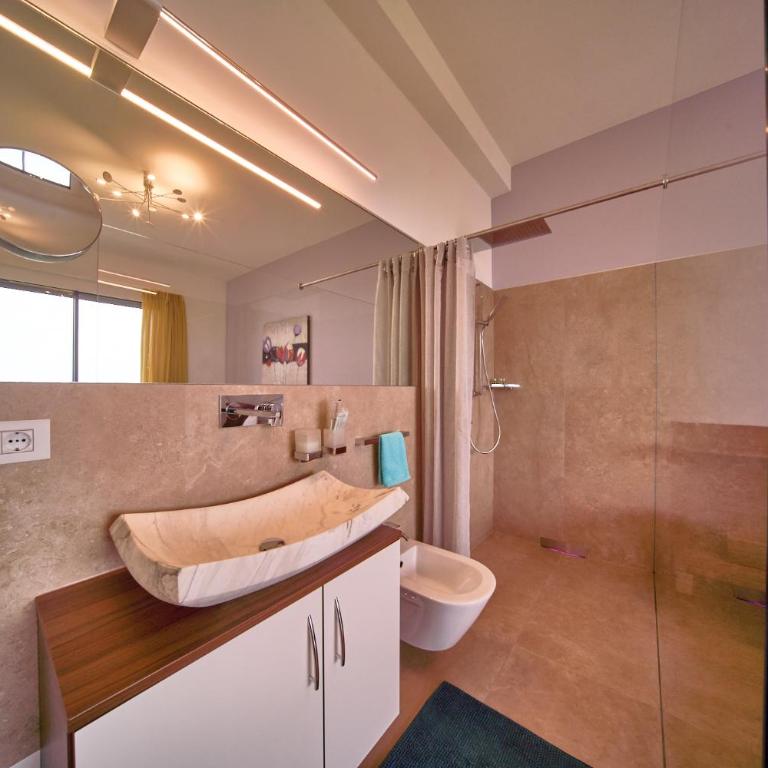 Vela Blu Apartments - Deluxe Family Room - 23