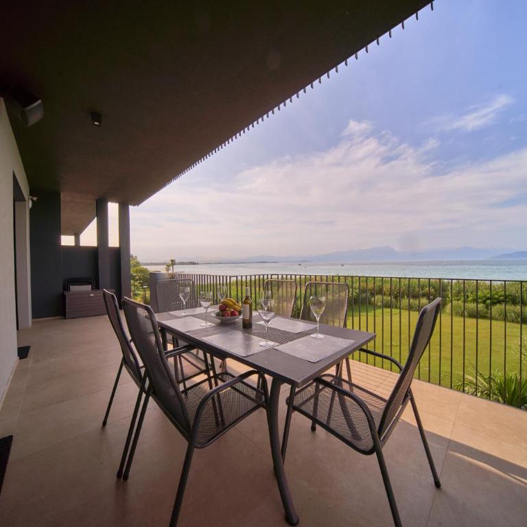 Vela Blu Apartments - Deluxe Family Room - 1