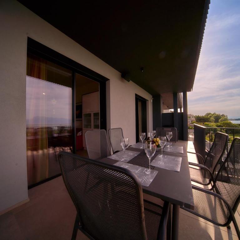 Vela Blu Apartments - Deluxe Family Room - 27