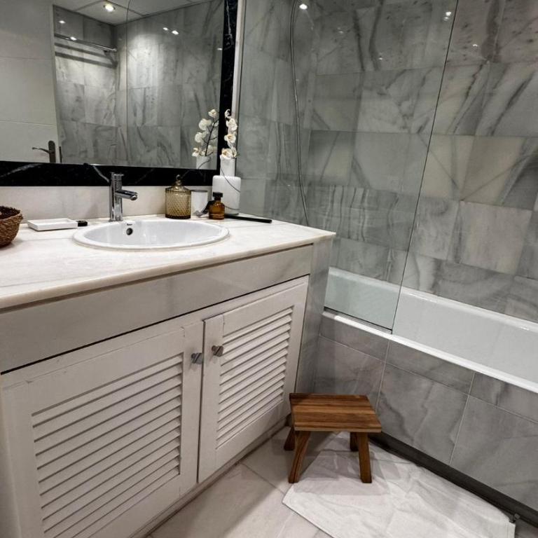 Bohemian Chic appartement famille plage et 5 piscines - Two-Bedroom Apartment with Pool View - 31
