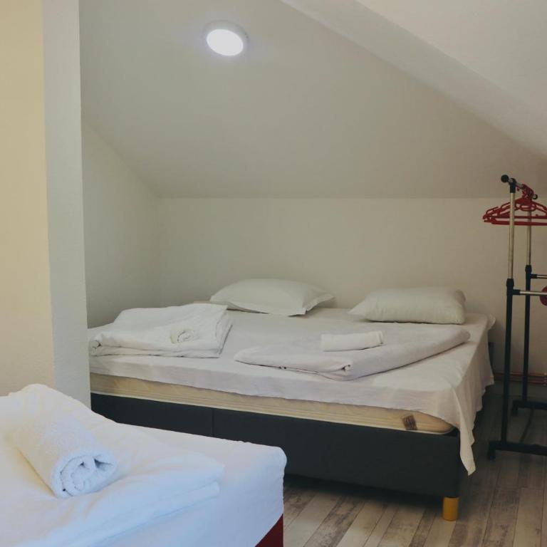Villa Saraj with Swimming Pool & Jacuzzi near Sarajevo - Vila - 25