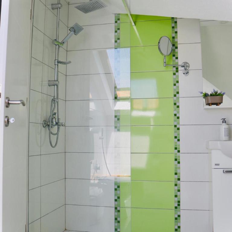 Villa Saraj with Swimming Pool & Jacuzzi near Sarajevo - Vila - 32