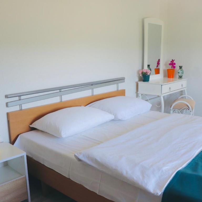 Villa Saraj with Swimming Pool & Jacuzzi near Sarajevo - Vila - 40
