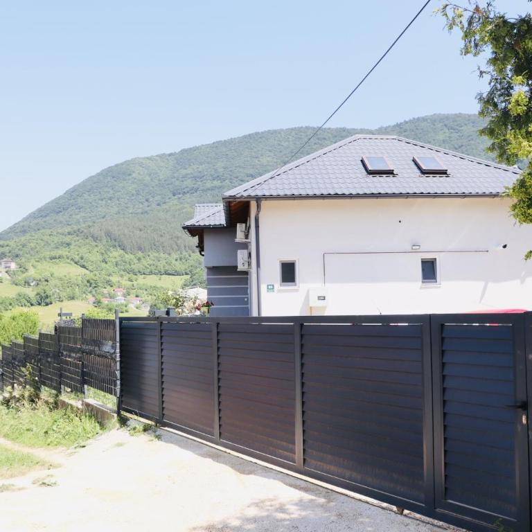 Villa Saraj with Swimming Pool & Jacuzzi near Sarajevo - Vila - 45