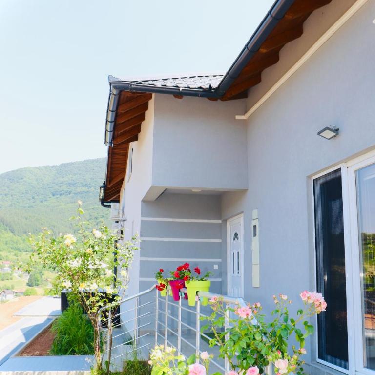 Villa Saraj with Swimming Pool & Jacuzzi near Sarajevo - Vila - 13