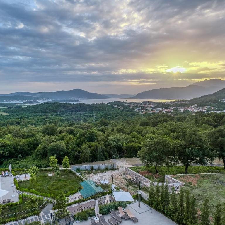 Montenegro Lodge - Penthouse with Jacuzi - 11