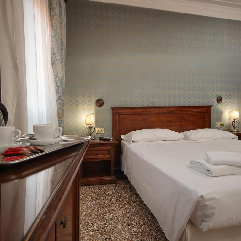 Locanda Antica Venezia - Camera Matrimoniale Standard con Bagno in Comune - 4