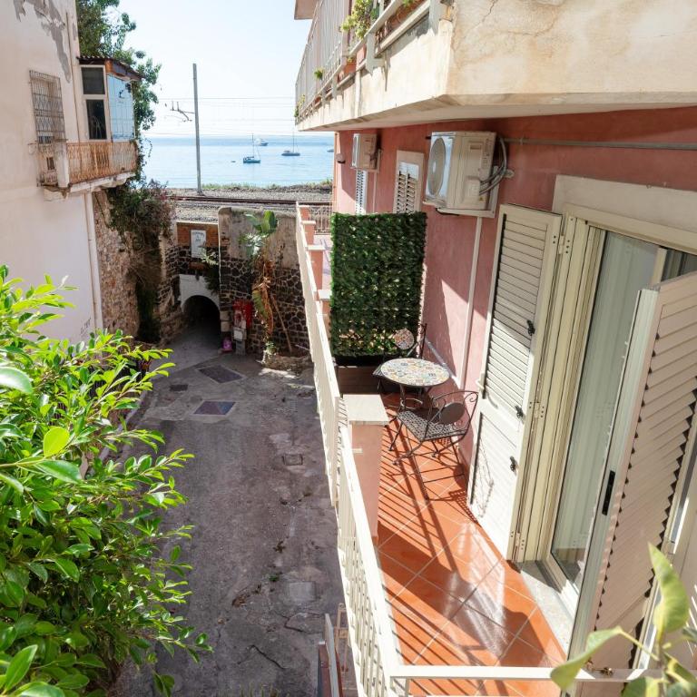 Sicilian House Taormina Beach by Harmony House - Studio with Sea View - 22