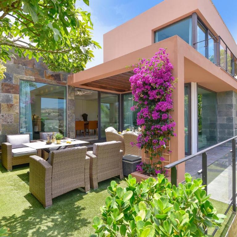 Los Lagos 31 by VillaGranCanaria - Three-Bedroom Villa - 1