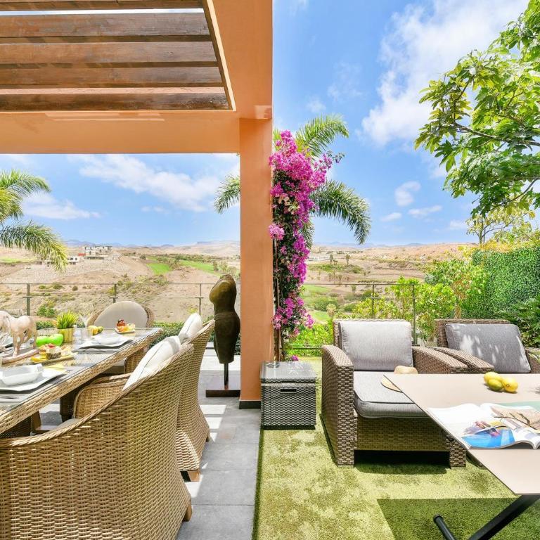 Los Lagos 31 by VillaGranCanaria - Three-Bedroom Villa - 2
