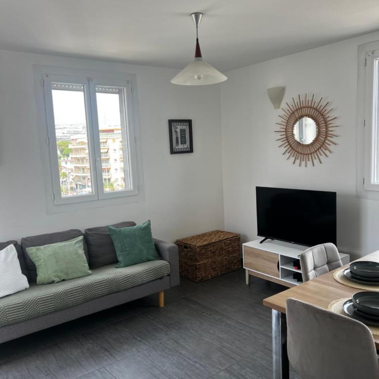 Juan Les Pins 2BR Sunny Top Floor 50m Beach Central - Two-Bedroom Apartment - 1