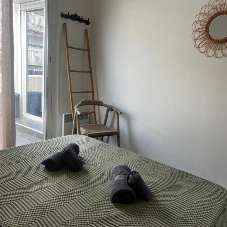 Juan Les Pins 2BR Sunny Top Floor 50m Beach Central - Two-Bedroom Apartment - 4