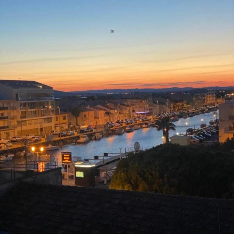 Duplex Lumineux- Vue Canal- Centreville- 5personnes - Appartement 2 Chambres - 2