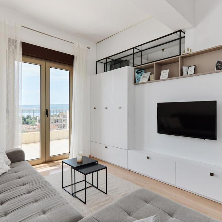 Sunset Paradise with Pool - One-Bedroom Apartment - 1