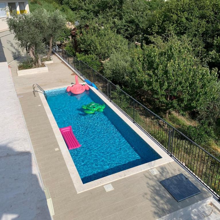 Sunset Paradise with Pool - One-Bedroom Apartment - 18