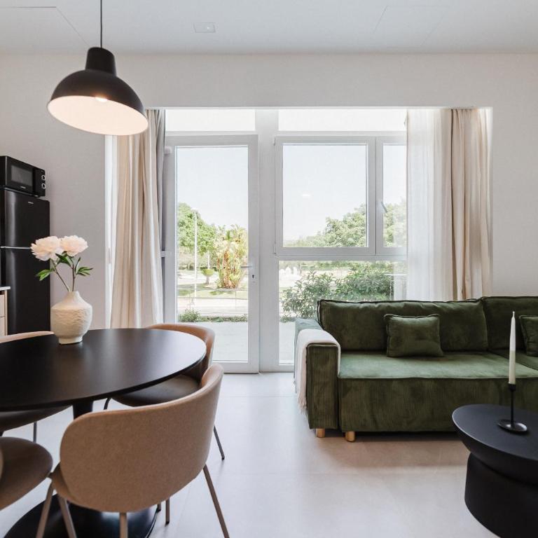 Gran Turia Apartments - Deluxe Two-Bedroom Apartment with Garden View - 2