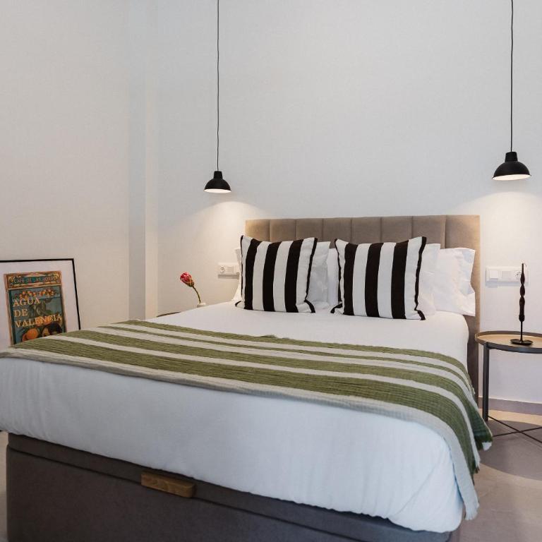 Gran Turia Apartments - Deluxe Two-Bedroom Apartment with Garden View - 4