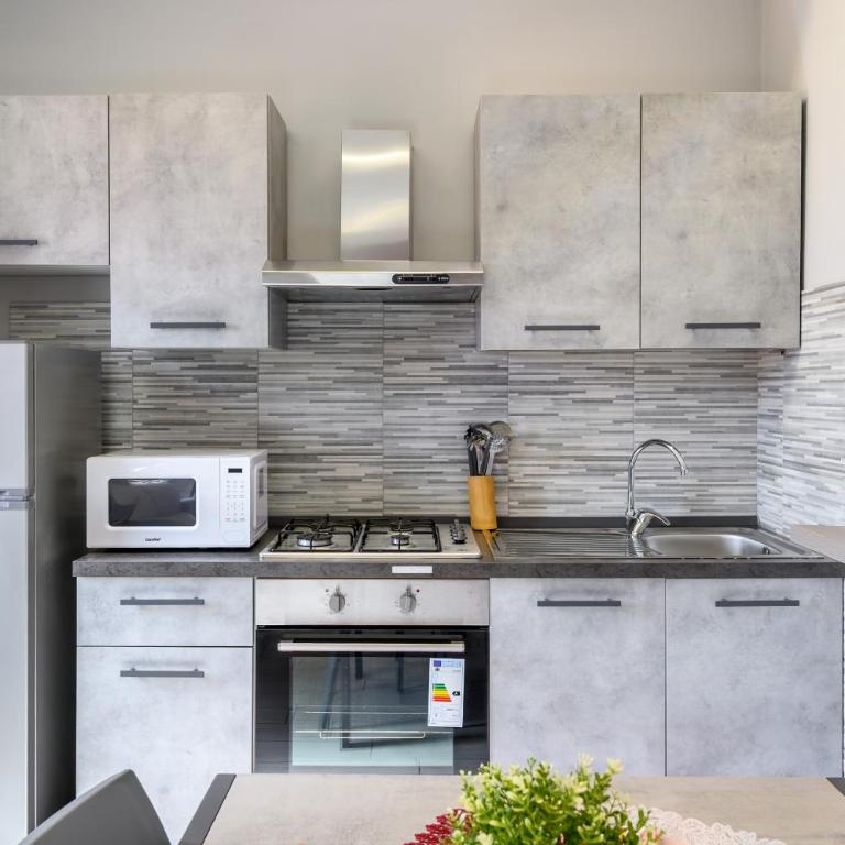 Aurora house,perfect location and free parking - Casa con 1 Camera da Letto - 12