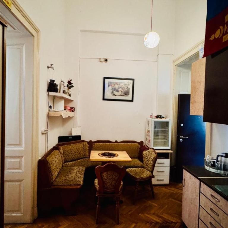 BW Hostel - Krevet na Sprat u Muškoj Spavaonici - 1