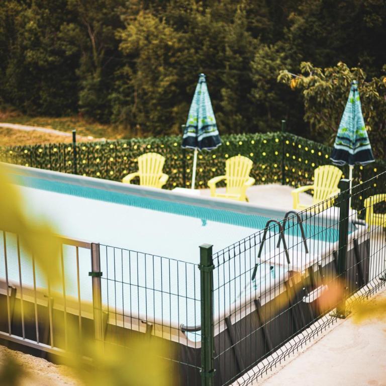 La Vita Bella with pool - Three-Bedroom Vacation Home - 6