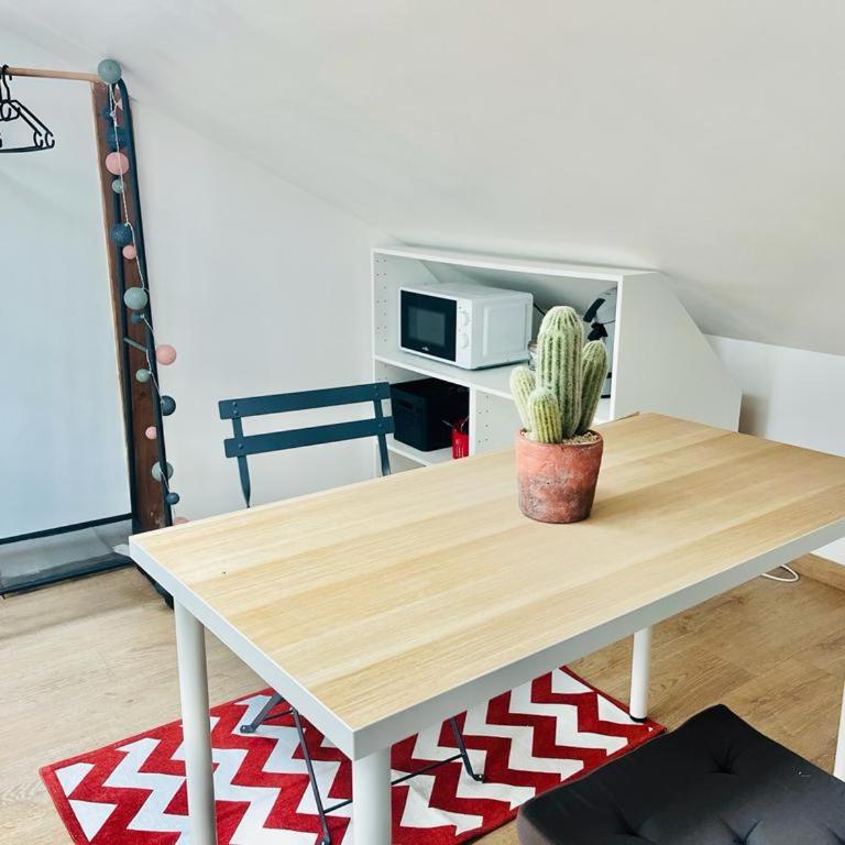 Chavalliaud 10 studio cosy à 2 pas du centre - Appartamento con 1 Camera da Letto - 1