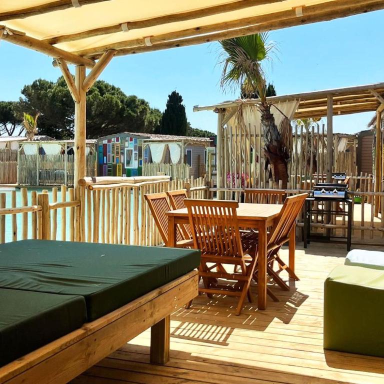 Camping La Clape Village - Bungalow - Bord de l'Eau - 5