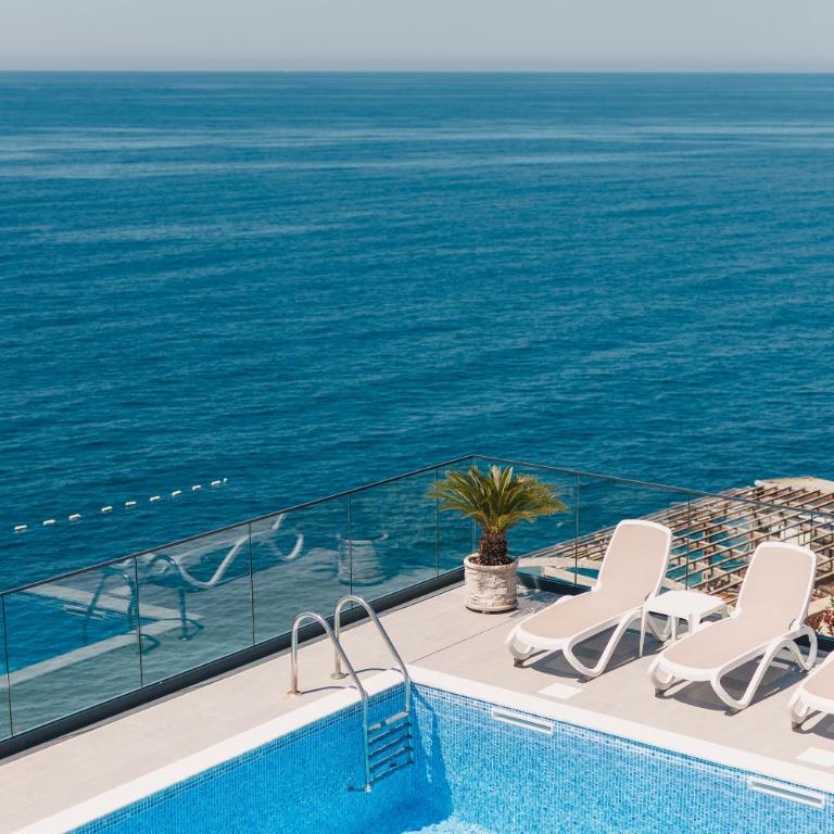 Orange Villa - 7 Bedrooms - 5 Star Location - Views - Pool - Villa - 5