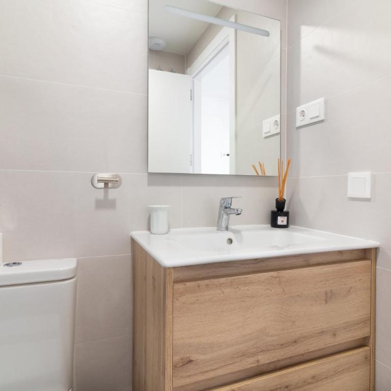 Global Vacacional, Apartamento con piscina en Puerto de Sagunto - Three-Bedroom Deluxe Apartment - 23
