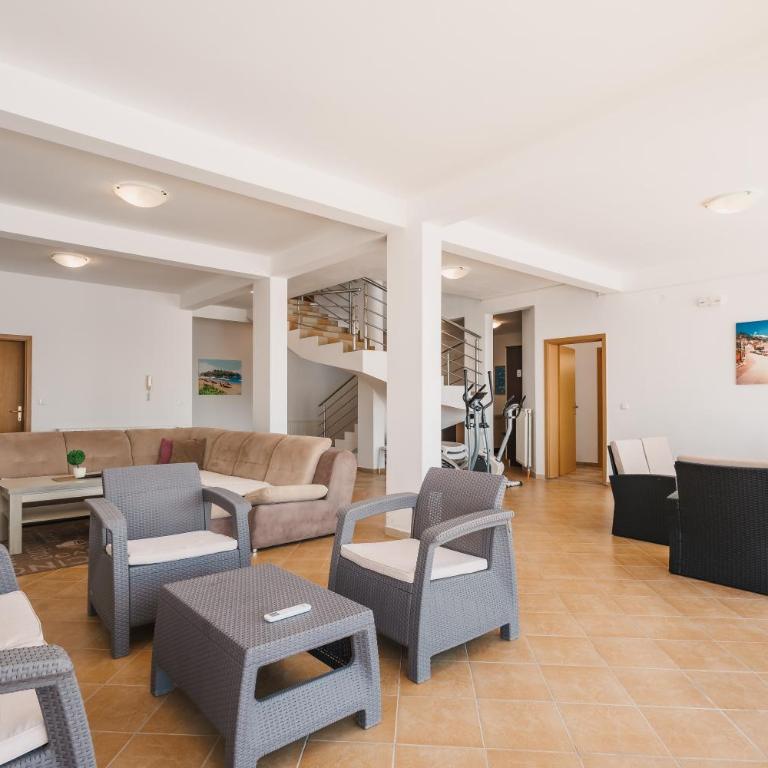 Orange Villa - 7 Bedrooms - 5 Star Location - Views - Pool - Villa - 46