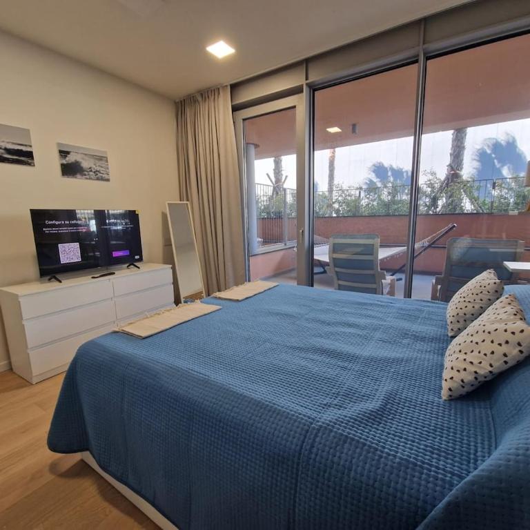 Waterfront apartment with terrace - One-Bedroom Apartment - 7