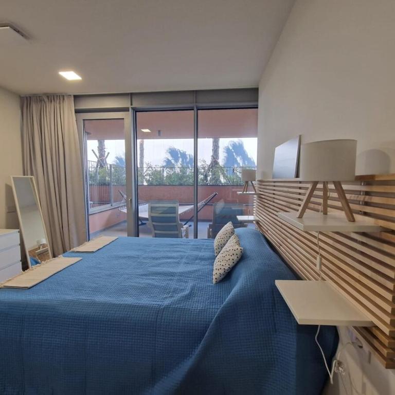 Waterfront apartment with terrace - One-Bedroom Apartment - 11