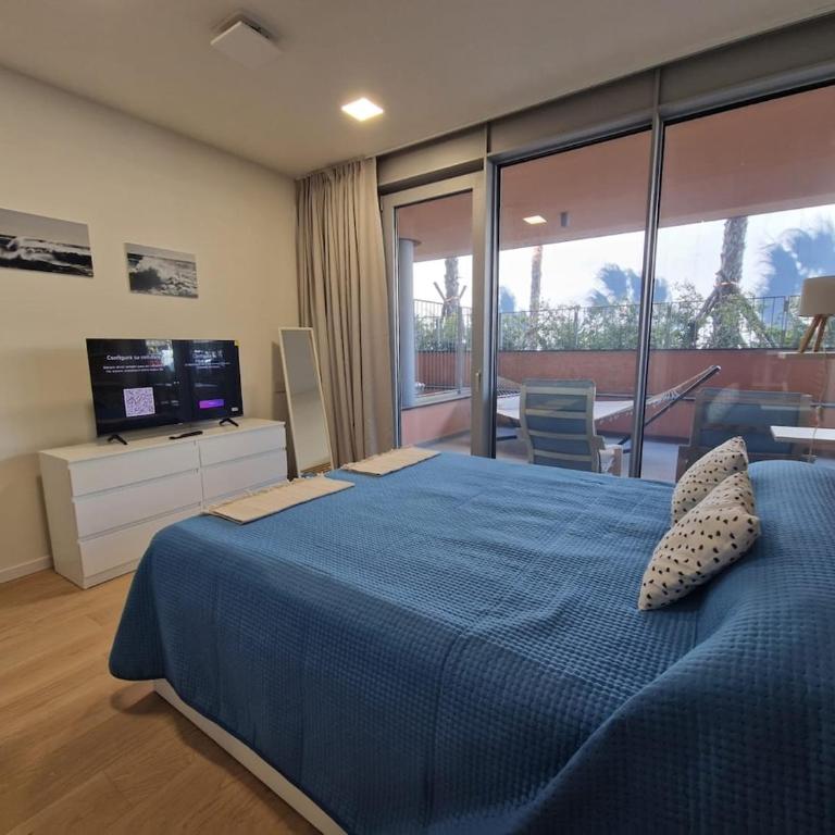 Waterfront apartment with terrace - One-Bedroom Apartment - 13