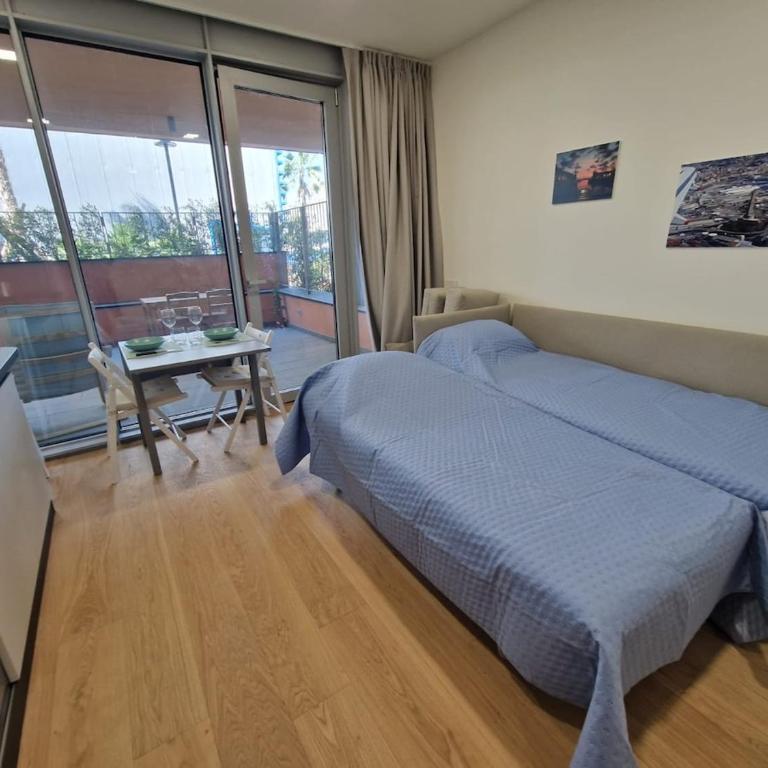 Waterfront apartment with terrace - One-Bedroom Apartment - 14